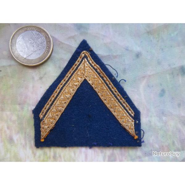 ancien galon militaire sergent ADL fond bleu fonc