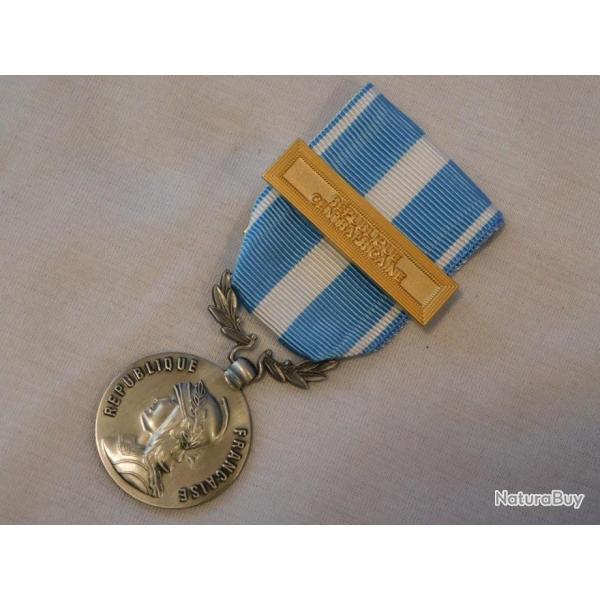 MEDAILLE OUTRE MER + BARETTE REPUBLIQUE CENTRAFRICAINE     ...  tat 100% neuf
