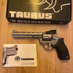 Taurus 689