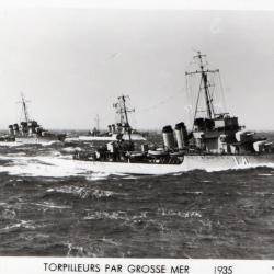 CPA - Marine de Guerre  - TORPILLEUR PAR GROSSE MER 1935 N°1440