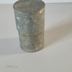 Petite boite tamis en métal, en zinc , en 3 parties, le tamis et sa boite