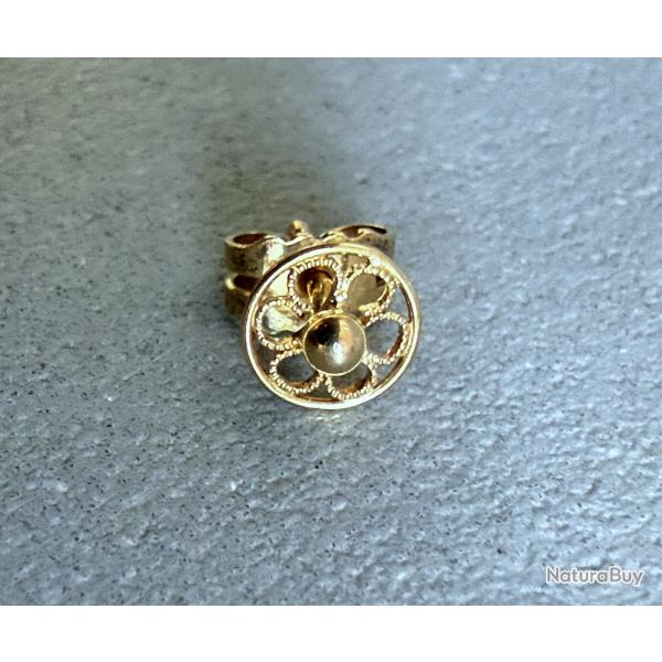 Jolie boucle d'oreille unique en or massif 18 carats - clous