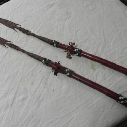 DEUX LANCES DE CHASSE AFRICAINES
