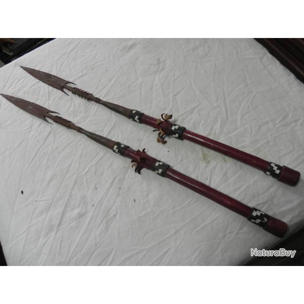 DEUX LANCES DE CHASSE AFRICAINES