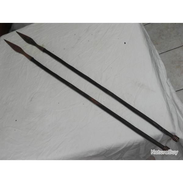 DEUX LANCES DE CHASSE AFRICAINE