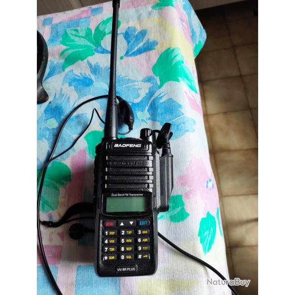 Talkie-walkie Baofeng UV-9R Plus, 8 win tanche IP67, lampe, radio.