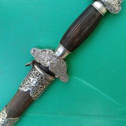 ANCIENNE  EPEE KIEM AVEC SON FOURREAU   . MONTURE  ARGENT  .  LAME ACIER FORGE .
