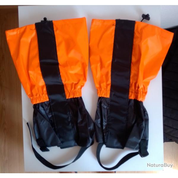 Une paire de jambires. Neuves. Impermables.