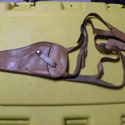 HOLSTER D EPAULE POUR REVOLVER (2)