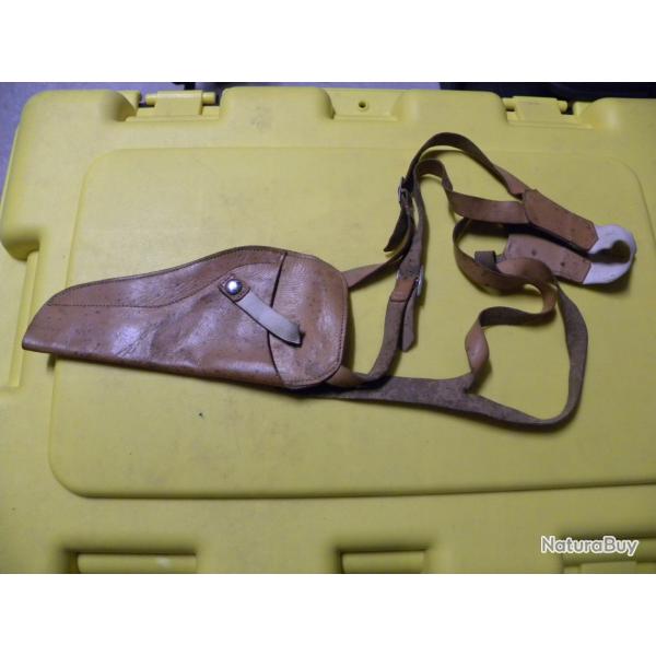 HOLSTER D EPAULE POUR REVOLVER (2)