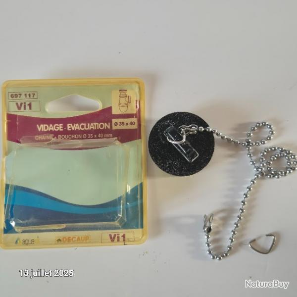 Bouchon vier  pvc noir avec chanette perle