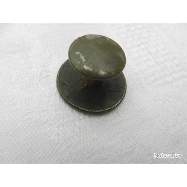 petite pice mtal ronde pour quipement bretelle militaire.