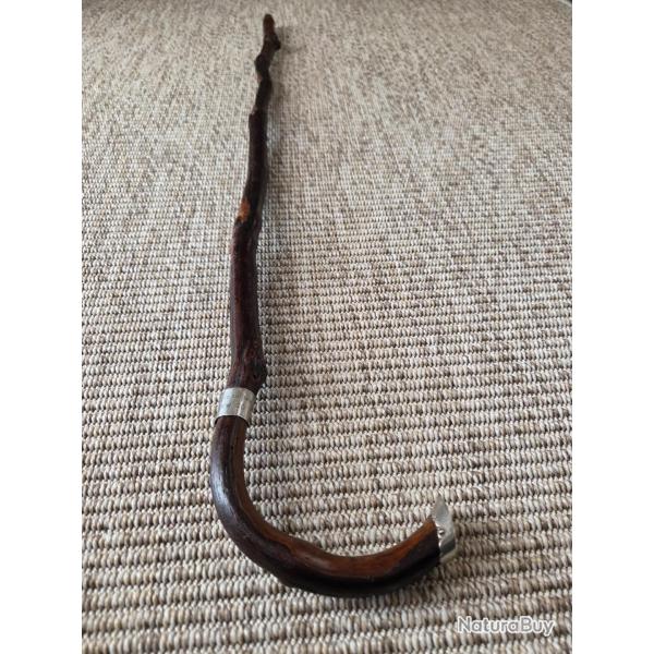 Rare canne ancienne en serment de vigne, signe 1859.