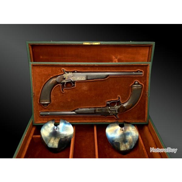 Coffret avec une PAIRE DE PISTOLETS D'ASSAUT SYSTEME DEVILLIER France XIXme sicle.