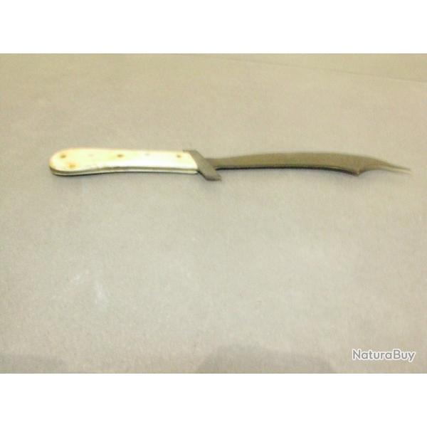 STYLET POIGNEE EN CORNE