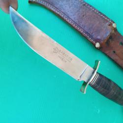 ANCIEN COUTEAU  SABATIER AVEC SON FOURREAU CUIR .  COUTEAU COMME NEUF  . POIGNEE CUIR .