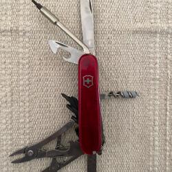 Couteau Suisse de taille moyenne à 32 fonctions Victorinox Cyber tool M