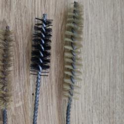Lot de 3 goupillons arme de poing 7,65 / 6,35 / 9 mm bon état général.