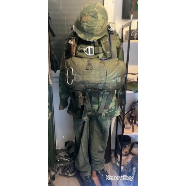 Mannequin parachutiste US Vietnam/Cold War complet - Parachute T-10 + rserve + doc originaux