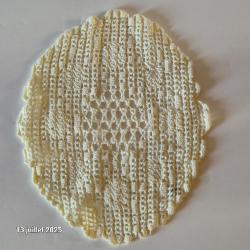 Petit napperon en dentelle fait au crochet et fait main