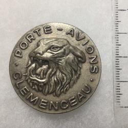 FRANCE MARINE - INSIGNE PORTE-AVIONS CLEMENCEAU Fabrication FIA Lyon Très bon état