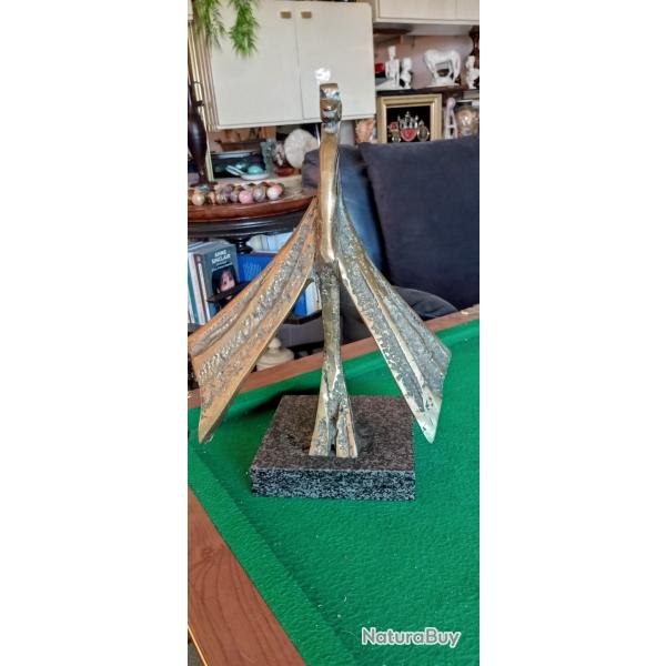 Imposant volatile stylis en bronze pice unique