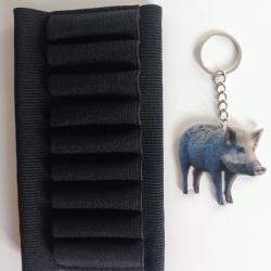Ensemble cartouchière de crosse carabine et porte clés sanglier. Neuf.