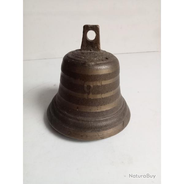 cloche ancienne en bronze hauteur 10 cm diamtre 9,5 cm