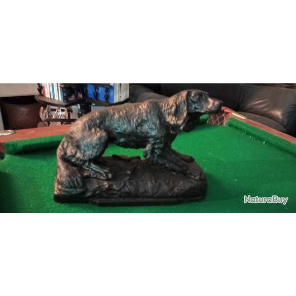 Bronze ancien d'un chien de chasse  patine brun fonc