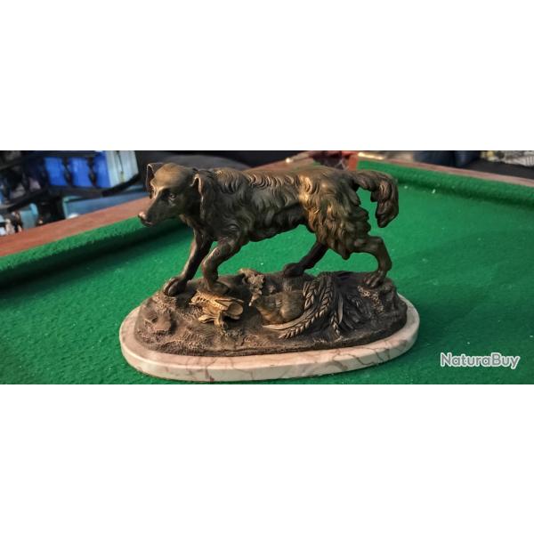 Superbe bronze 19e d'un chien de chasse  l'arrt sur une perdrix