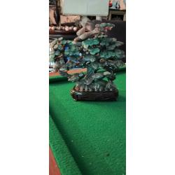 Sculpture chinoise en jadéite ajourée verte représentant un arbre aux oiseaux.