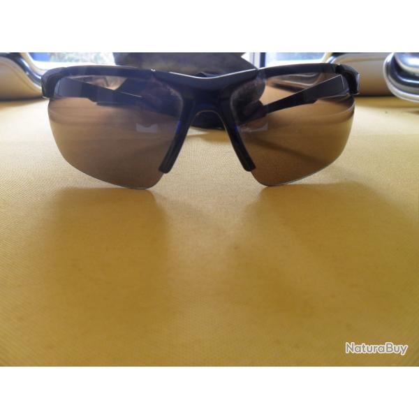 BONNE AFFAIRE LUNETTES DE SOLEIL  ALPINA  EN BON ETAT !