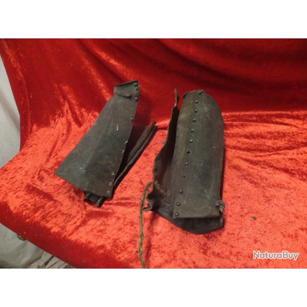 paire  de  Gutres militaire en cuir.     Petit prix  .