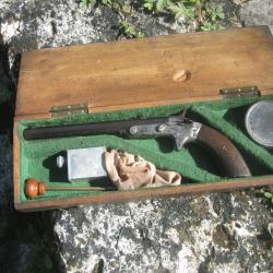 Pistolet MEYERS COUNE, calibre 6mm Flobert, poinçon avant 1893, dans sa boite de rangement
