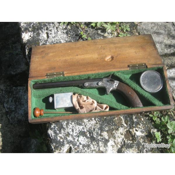 Pistolet MEYERS COUNE, calibre 6mm Flobert, poinon avant 1893, dans sa boite de rangement