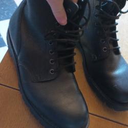 Rangers neuves T44.5 façon brodequins