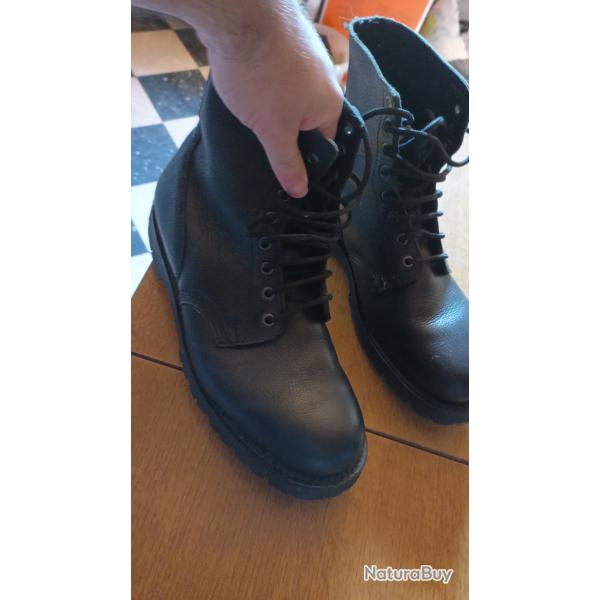 Rangers neuves T44.5 faon brodequins