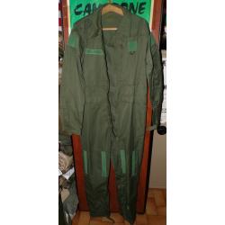 COMBINAISON DE L'ARMEE DE L'AIR FRANCAISE , COULEUR KAKI  TAILLE 108 L  LONGUEUR TOTALE 160 CM LARGE