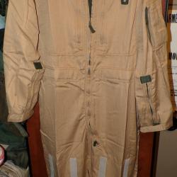 COMBINAISON DE L'ARMEE DE L'AIR FRANCAISE , COULEUR SABLE TAILLE 116 L  LONGUEUR TOTALE 150 CM LARGE
