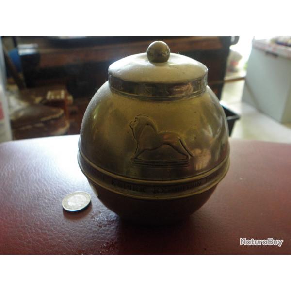 Bote  th antique en laiton, souvenir Liptons de l'exposition de l'Empire britannique de 1924
