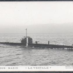 CPA - MARINE DE GUERRE -Sous - Marin " LA VESTALE" N°1474