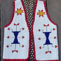 Magnifique gilet indien des plaines entièrement perlé en seedbeads sioux