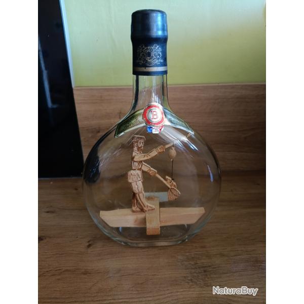 Bouteille dcorative/ bouteille eau de vie  remplir avec figurine pcheur en bois - neuve/scelle