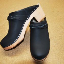 Sabots suédois femme talons larges bois et cuir tannage végétal ou nubuck noir  39