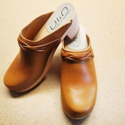 Sabots suédois femme talons larges bois et cuir tannage végétal ou nubuck 40 cognac