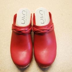 Sabots suédois femme talons larges bois et cuir tannage végétal ou nubuck rouge 41