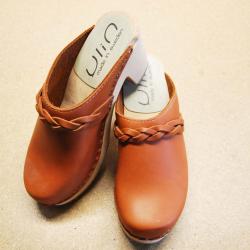 Sabots suédois femme talons larges bois et cuir tannage végétal ou nubuck 37 Auburn