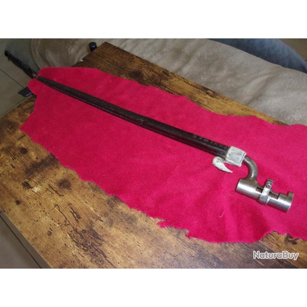 Baionnette  douille avec fourreau a identifier