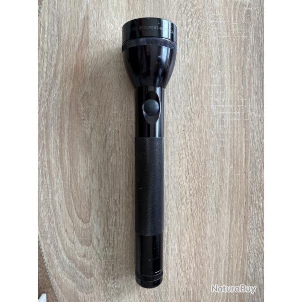 Lampe tactique MAGlite USA police