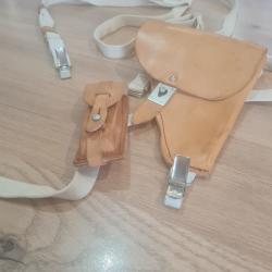 Holster de poitrine avec bretelle pour 7.65 en cuir plus étui pour chargeur.